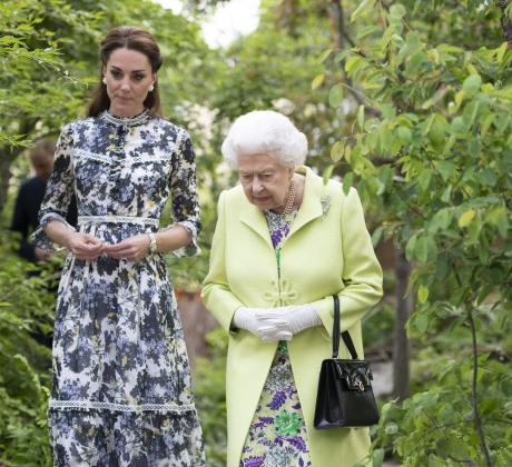Херцогинята на Кеймбридж черпи от мъдростта на монарха но добавя