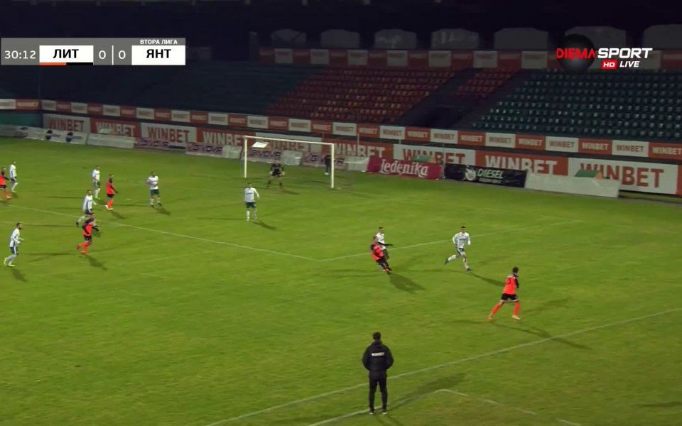 Вижте всичко най-интересно от първото полувреме на мача Литекс -