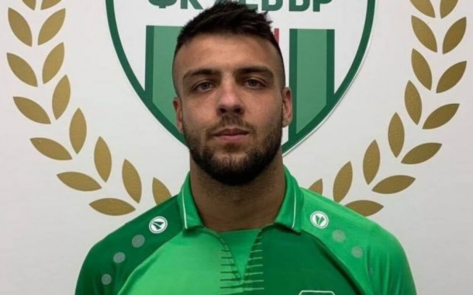Хебър привлече централния защитник на Кариана Ерден Николай Дичев. 28-годишният