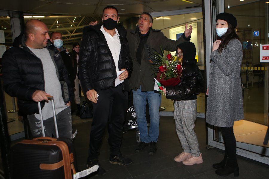 Кубрат Пулев посрещане на летището1