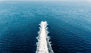 Мъж прекоси Ирландско море с джет, за да види приятелката си