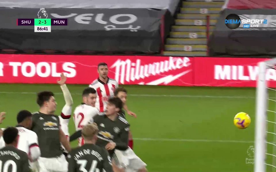 Дейвид Макголдрик реализира втория си гол в мача в 87-ата