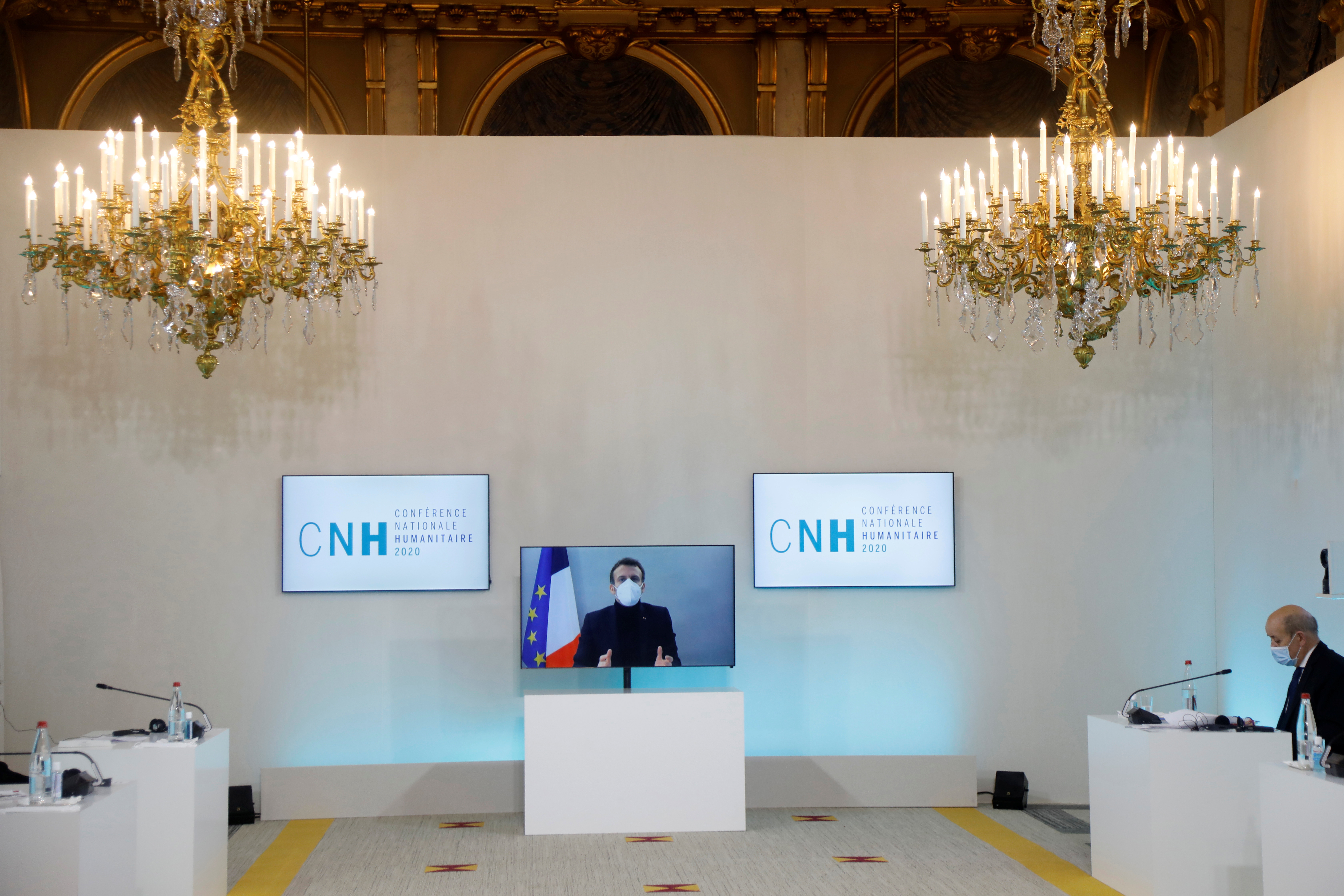 <p>Еманюел Макрон участва виртуално на кръгла маса за Националната хуманитарна конференция (NHC)</p>