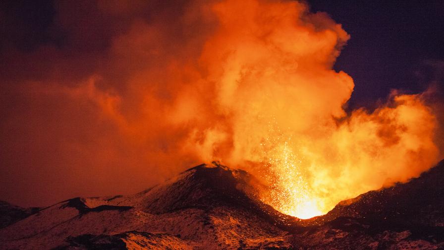 <p>Потоци от лава: Изригна един от най-активните вулкани в света (ВИДЕО)</p>