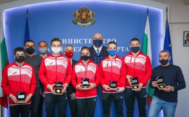 Министърът на младежта и спорта Красен Кралев награди с почетен