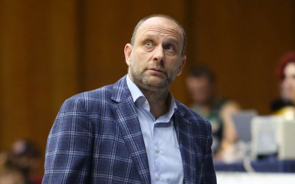 Николай Михайлов продължи с един сезон договора си с баскетболния