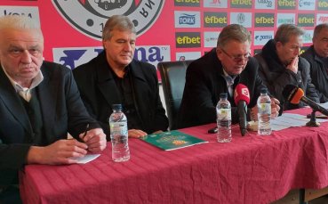 Главният селекционер на Локомотив София Любомир Трайков напусна водача във Втора