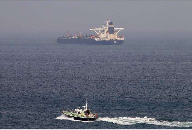 Иран задържа танкер с незаконна пратка в Ормузкия проток