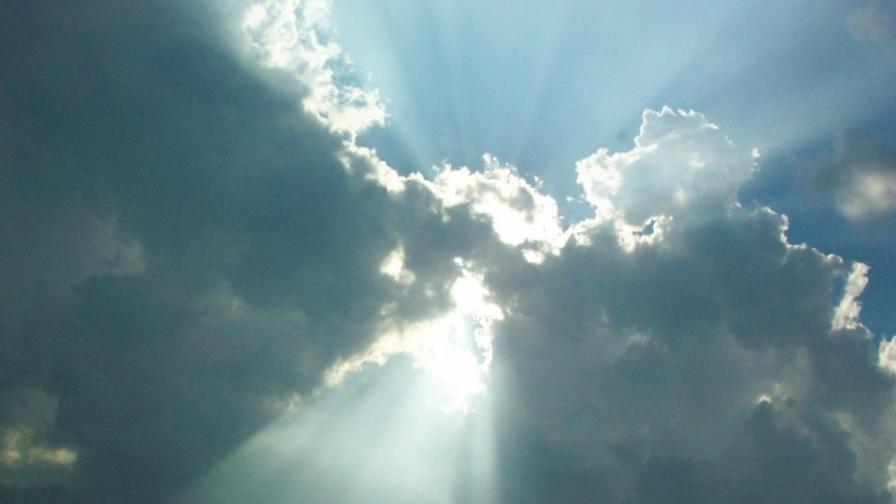 Есен в пауза: Слънчева неделя с до 23°, но от понеделник - облаци и застудяване