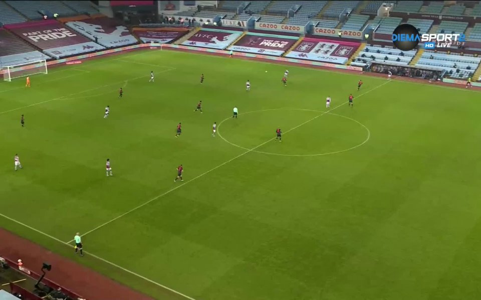 Четири минути преди края на първата част домакините изравниха с