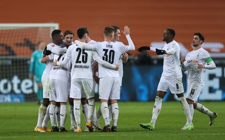 Байерн се сгромоляса с гръм и трясък, въпреки че водеше с 2:0 на Гладбах