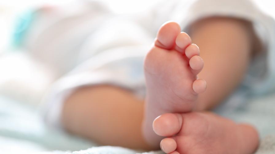 Коронавирусът отне живота на новородено и 24-годишен младеж