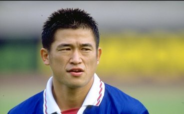 Най възрастният голмайстор в историята на японския професионален футбол поднови договора