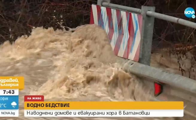 Наводнени домове в Пернишко, наложи се спешна евакуация на хората