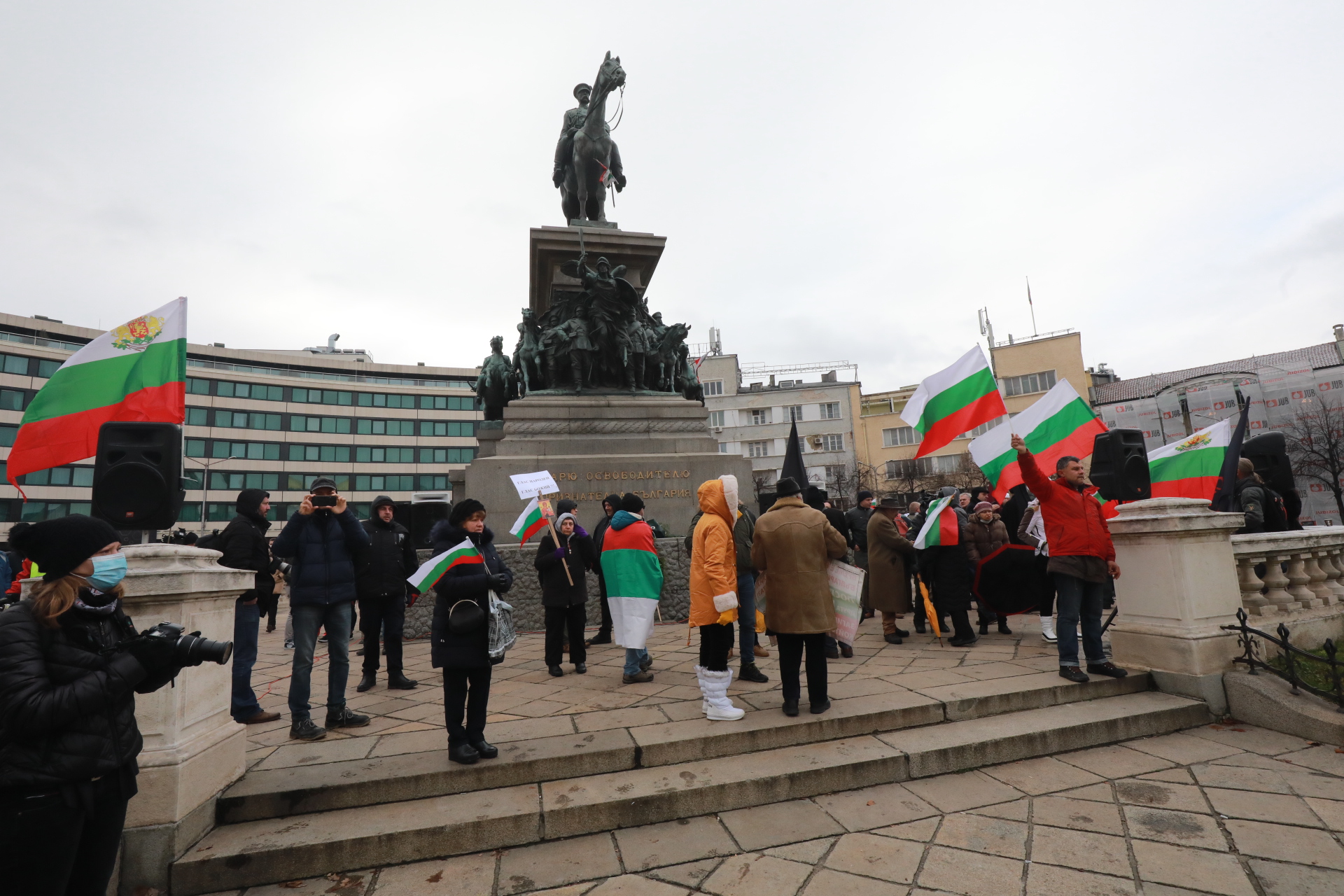 <p>В първия работен ден на депутатите: Протест на площад &quot;Народно събрание&quot;</p>