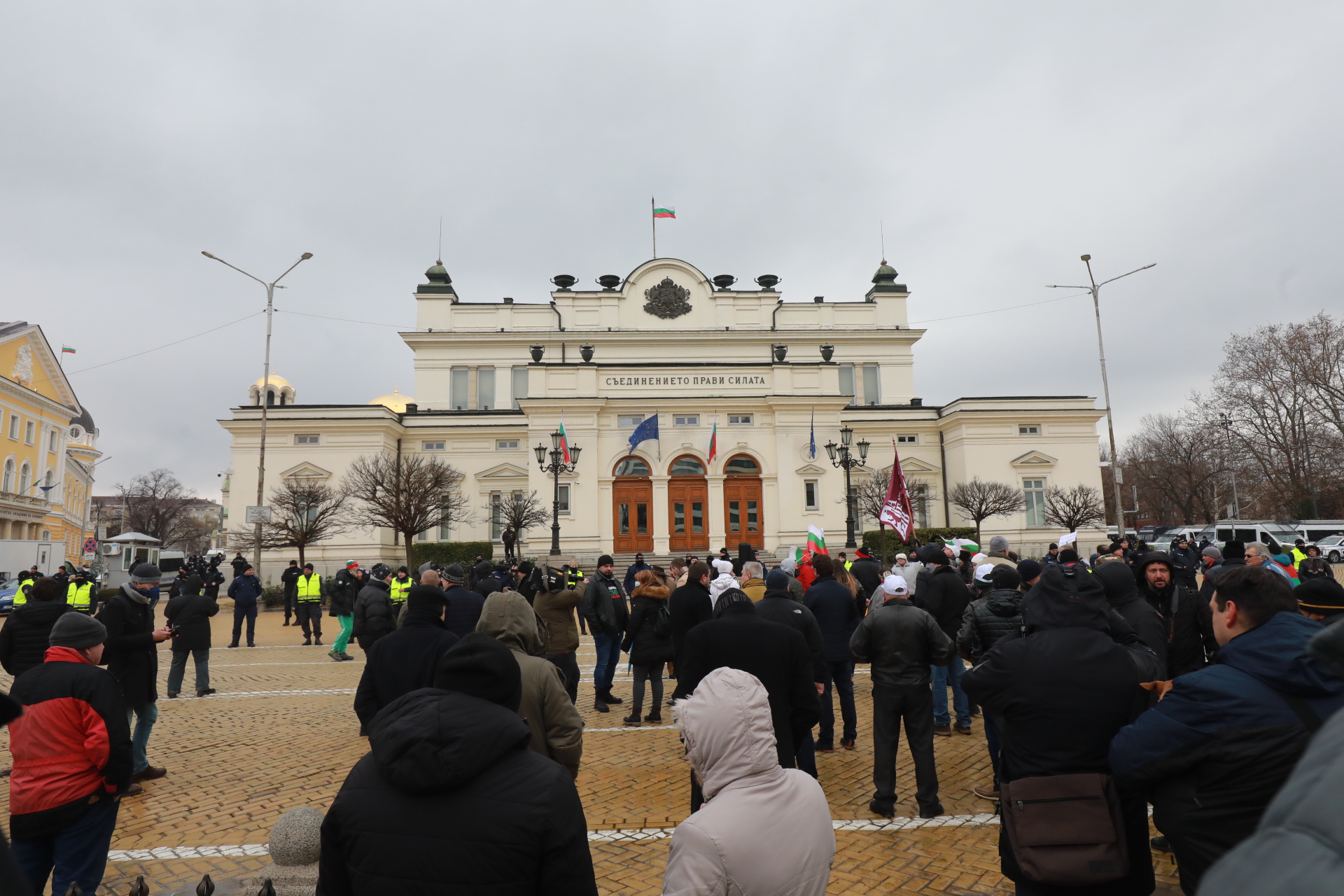 <p>В първия работен ден на депутатите: Протест на площад &quot;Народно събрание&quot;</p>