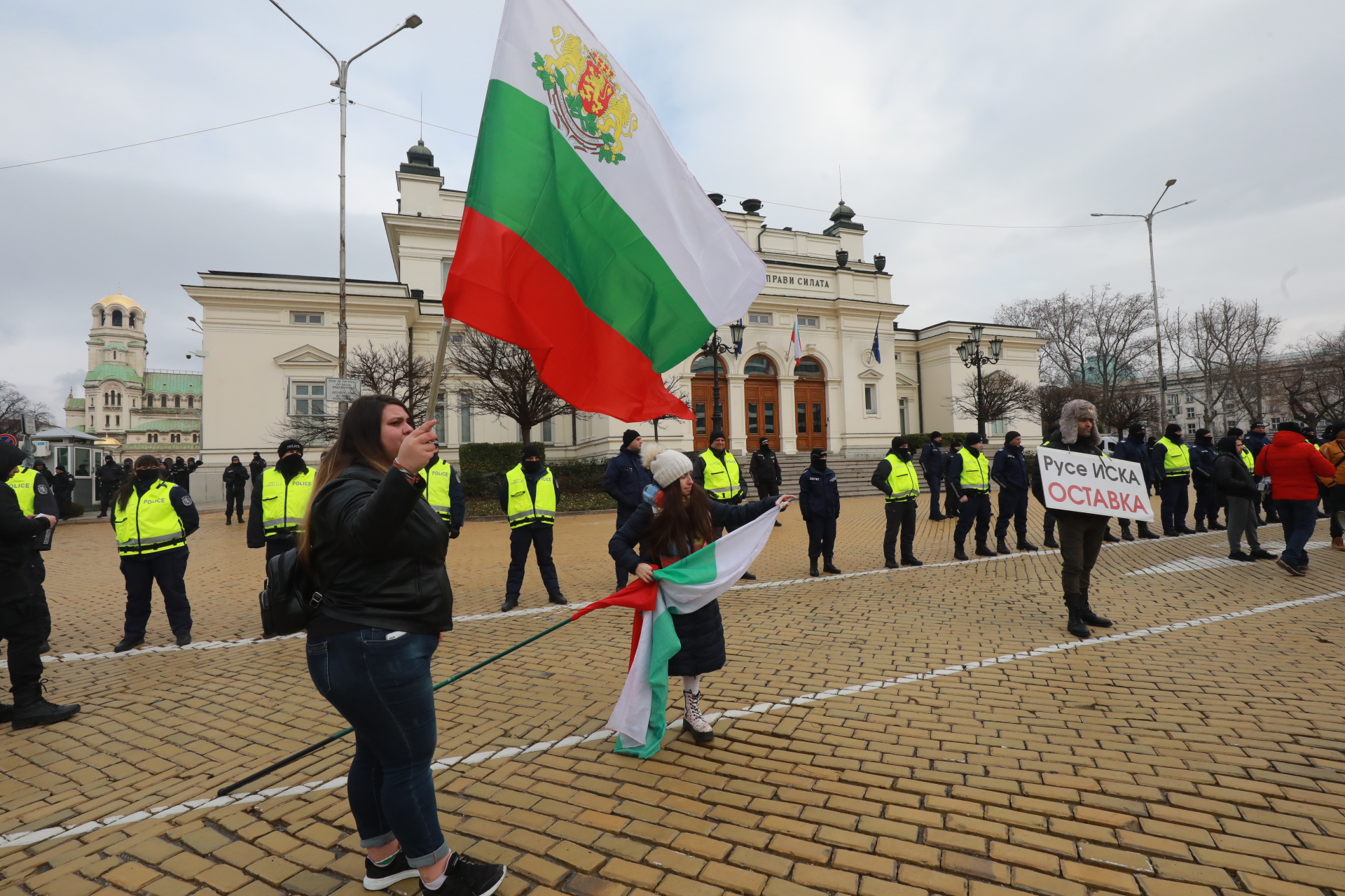 <p>В първия работен ден на депутатите: Протест на площад &quot;Народно събрание&quot;</p>