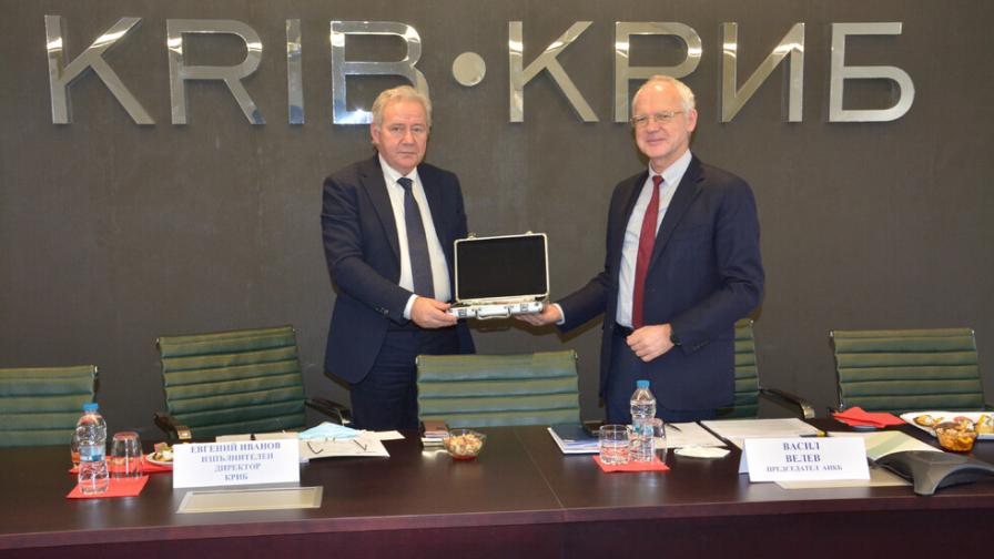 КРИБ предаде на АИКБ ротационното председателство на АОБР за 2021 г.