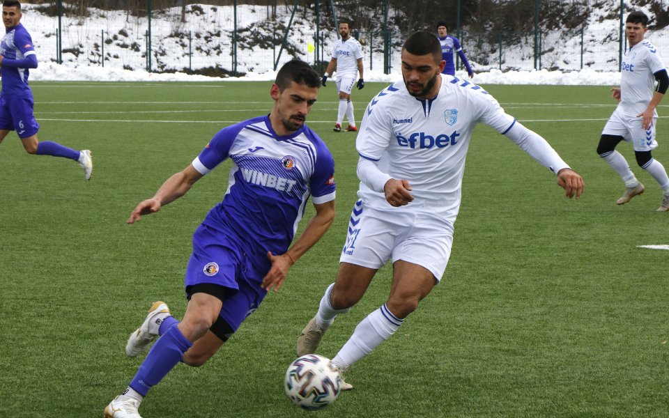 Етър постигна класическа победа с 3:0 над Спартак Плевен в