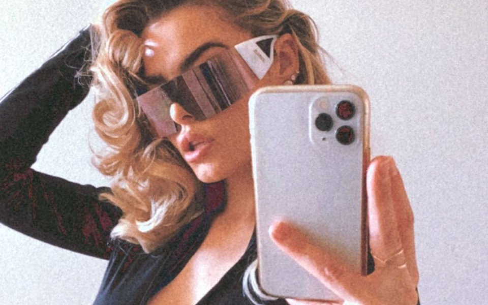 Флойд Мейуедър е влязъл в любовен романс с една от