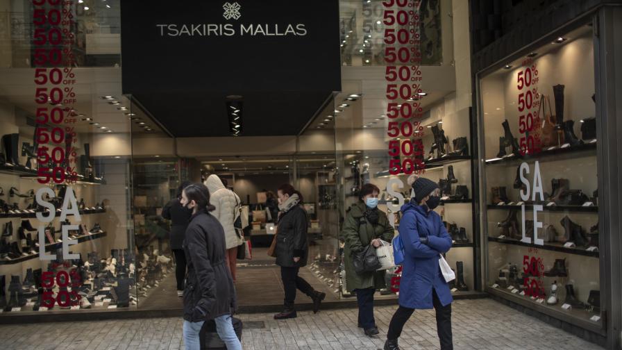 Гърция смекчи мерките, магазините отвориха