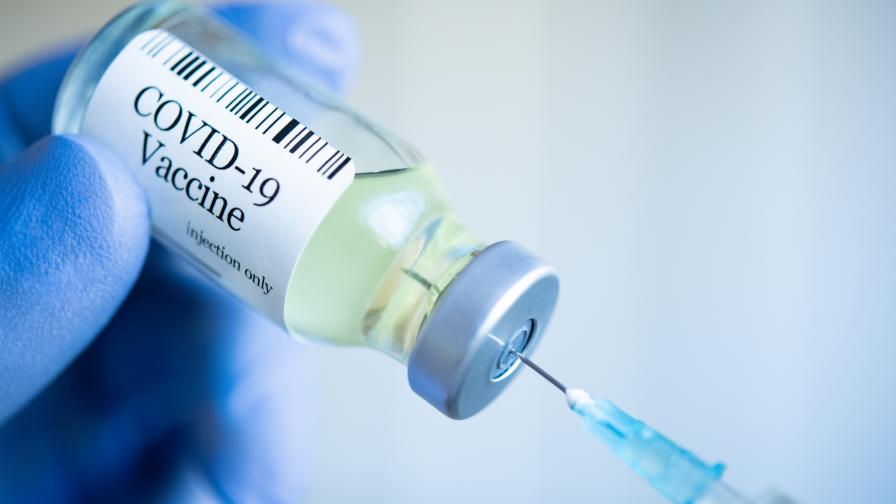 Какво е състоянието на заразените с COVID-19 лекар и санитарка след ваксинацията
