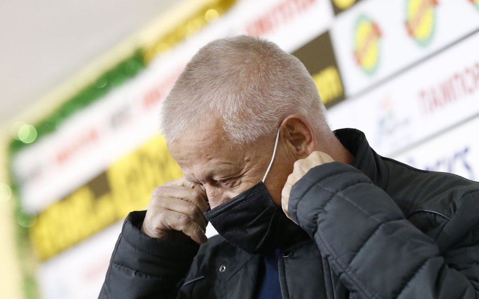 Собственикът на Локомотив Пловдив Христо Крушарски няма да може да