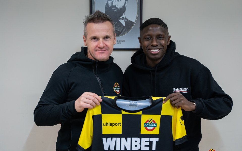 Ботев Пловдив осъществи сериозен трансфер. &bdquo;Канарчетата&ldquo; подсилиха състава си със