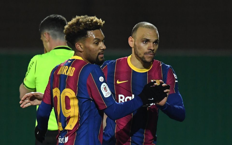 Барселона е на ръба на фалита, съобщават медиите в Испания.