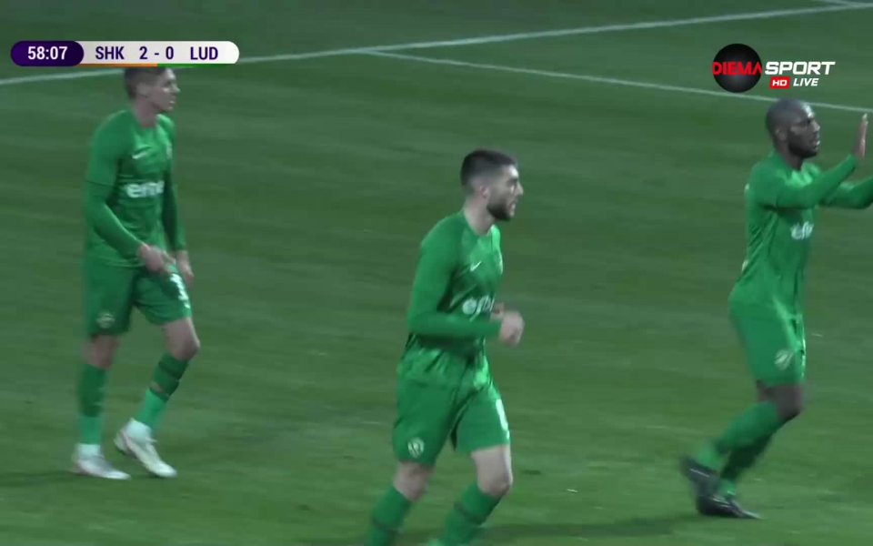 В 58-ата минута пък Сисиньо намери със страхотен диагонален пас