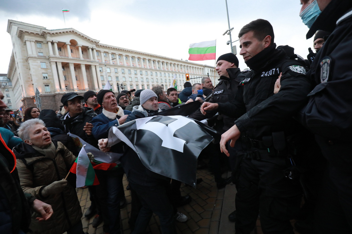 200 дни протести в София срещу правителството и главния прокурор