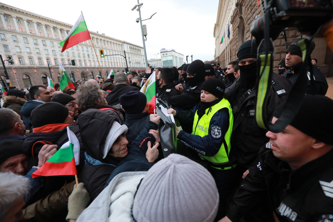 200 дни протести в София срещу правителството и главния прокурор