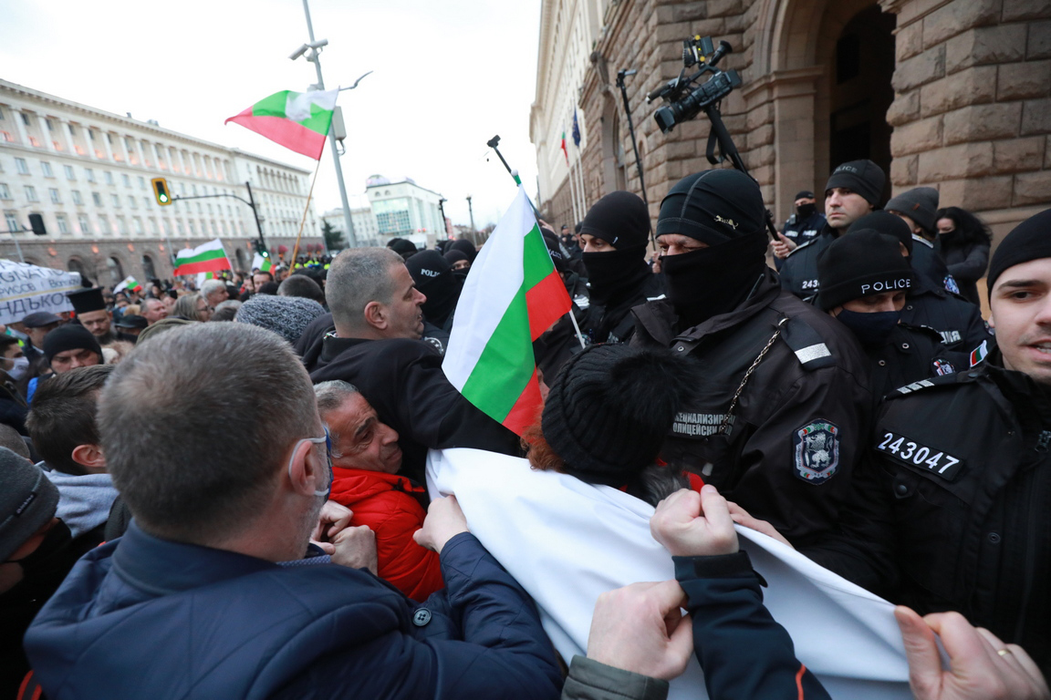 200 дни протести в София срещу правителството и главния прокурор