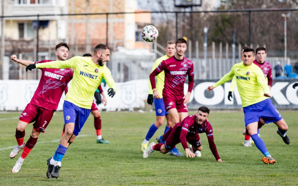 Етър завърши наравно 1:1 със Септември София, като след две