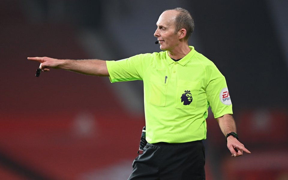 Арбитърът Майк Дийн не получи наряд за мач от английската