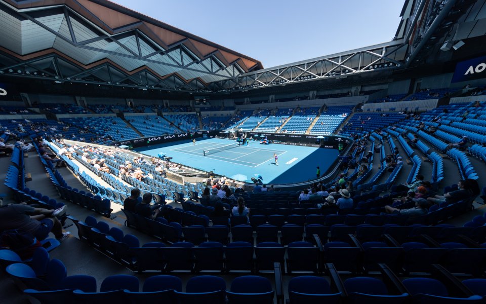 Момиче припадна на корта по време на Australian Open 2021