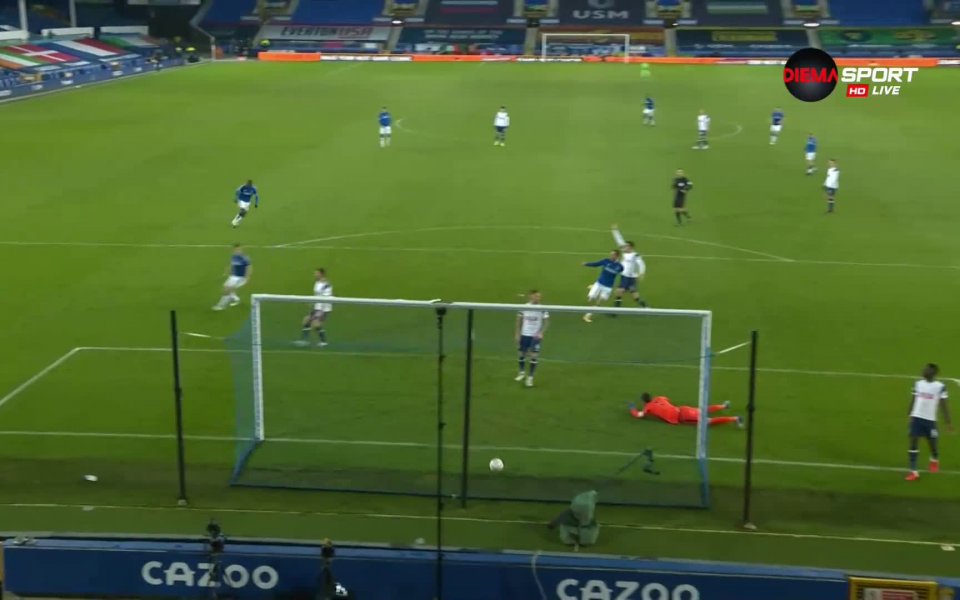 Радостта на "шпорите" обаче не продължи твърде дълго. След изпълнение