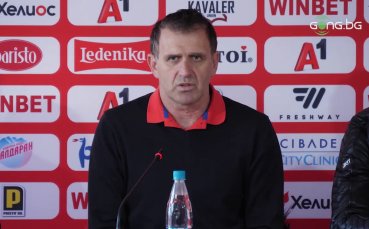 Треньорът на ЦСКА Бруно Акрапович и капитанът на тима Петър