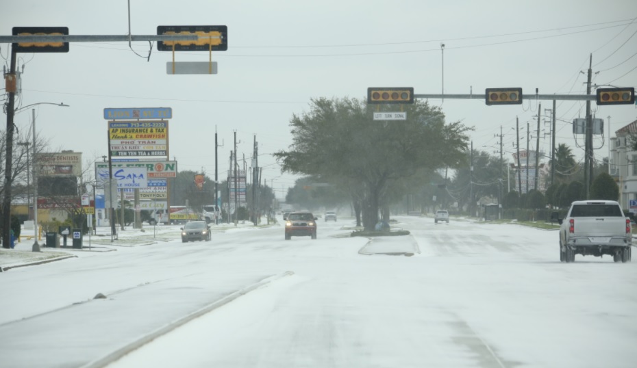 <p>Студен атмосферен фронт остави без ток милиони хора в Тексас</p>