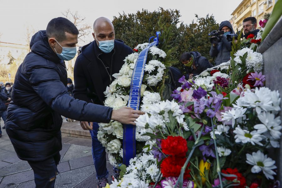 Левски поднася венци и цветя на паметника на Апостола1
