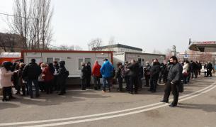 Опашки пред "Пирогов" от желаещи ваксиниа