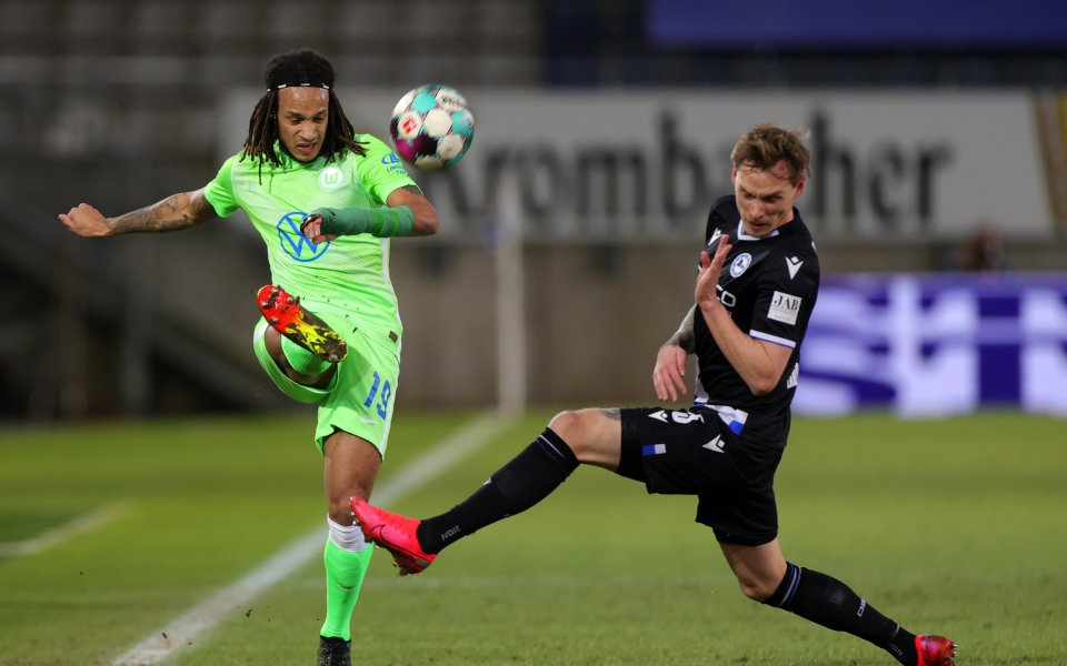 Волфсбург спечели с 3:0 в гостуването на Арминия Билефелд от