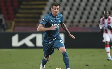 Нападателят на Милан Марио Манджукич ще пропусне градското дерби срещу