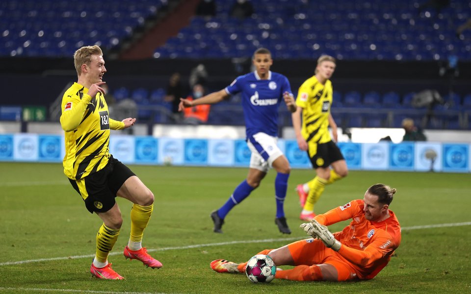 Отборите на Шалке и Борусия Дортмунд играят при резултат 0:0