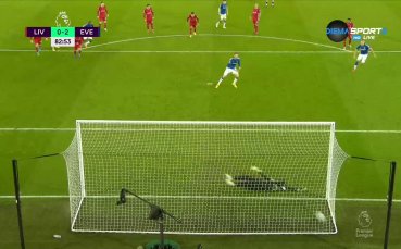 В 81 ата минута гостите получиха дузпа Ричарлисон пое топката от