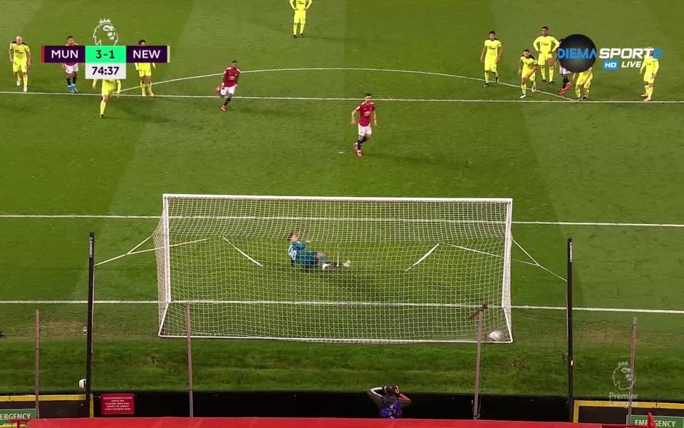 В 75-ата минута Рашфорд спечели дузпа, след като бе застъпен