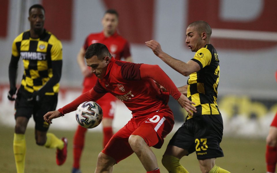 Царско село приема Ботев Пловдив в последния мач от 18-ия