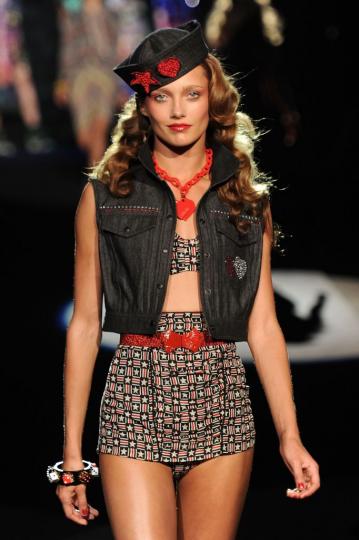Anna Sui Spring 2012
