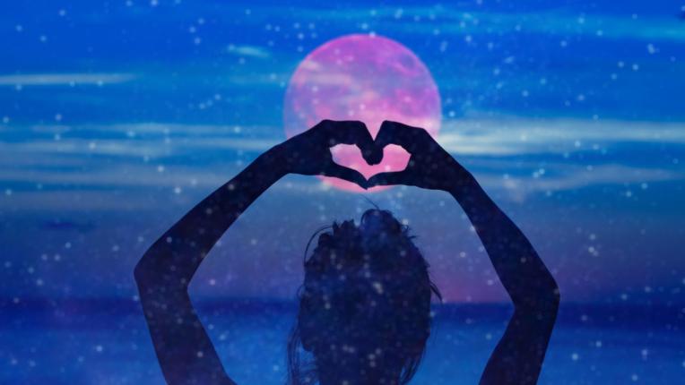 Как да използваш астро манифестиране, за да привлечеш любовта