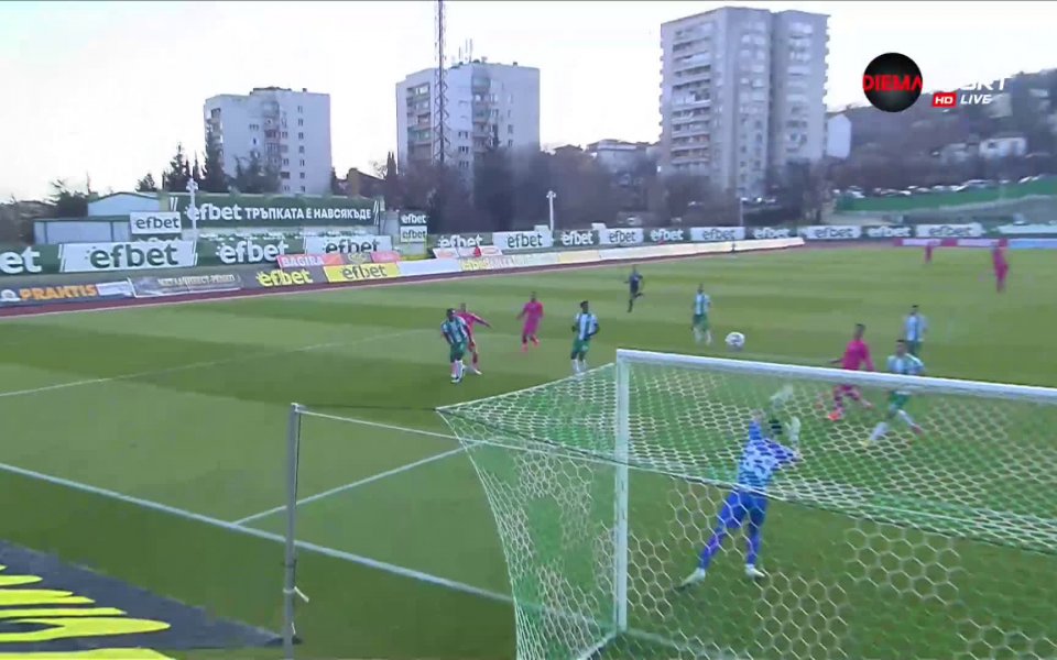 В 89-ата минута Кирил Десподов надигра Теди Мезаг в наказателното